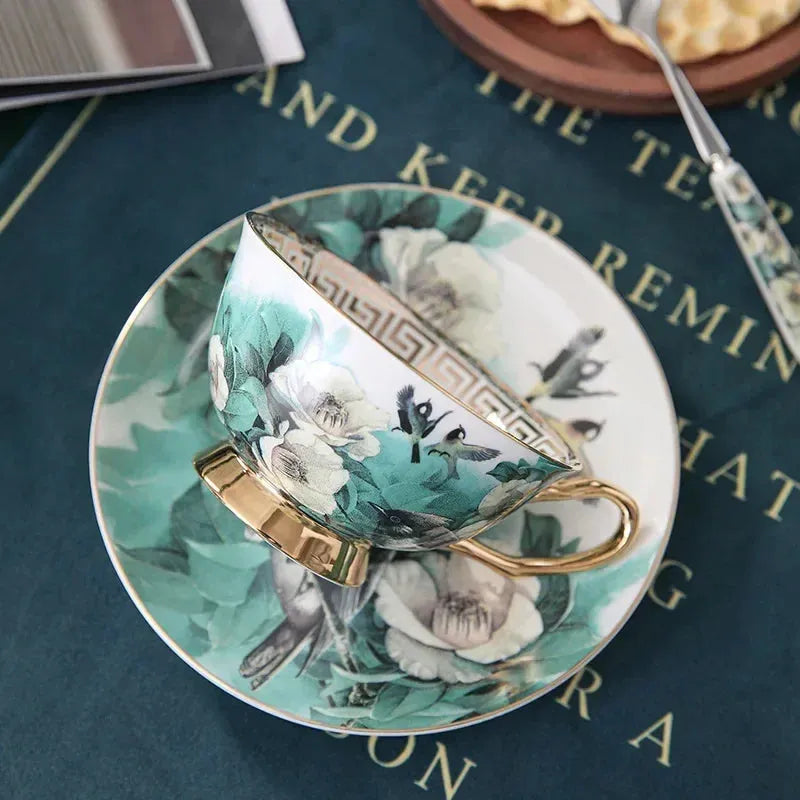 Copo de café pequeno do estilo europeu, serviço luxuoso do chá da tarde, copo elegante da porcelana ajustado com valor estético alto